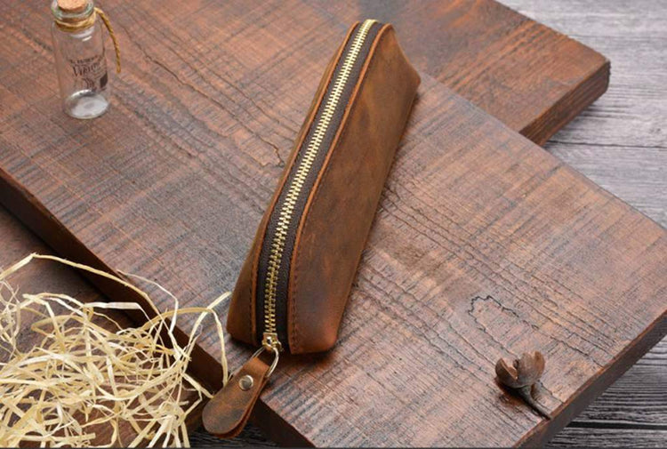 Gravierte Bleistiftbeutel-Rolle aus Leder