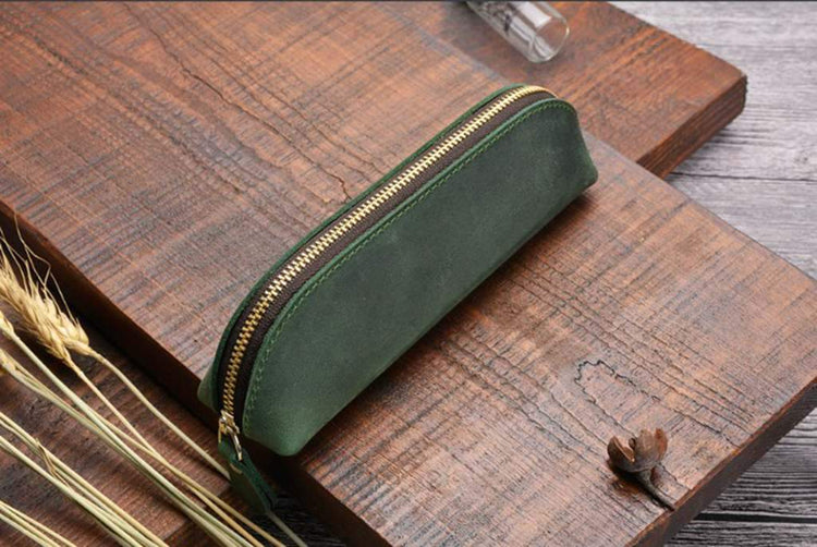 Gravierte Bleistiftbeutel-Rolle aus Leder