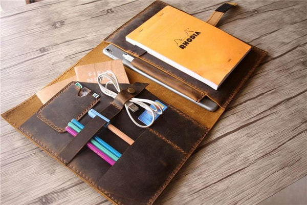 Housse iPad en cuir personnalisée avec porte-crayon Housse iPad en cuir personnalisée avec porte-crayon